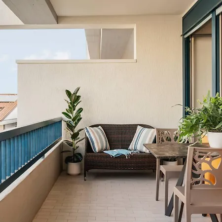 Club La Apartment *